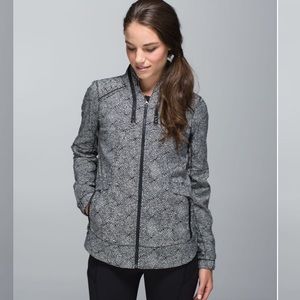 Lululemon Spring Forward Jacket *plush petal black